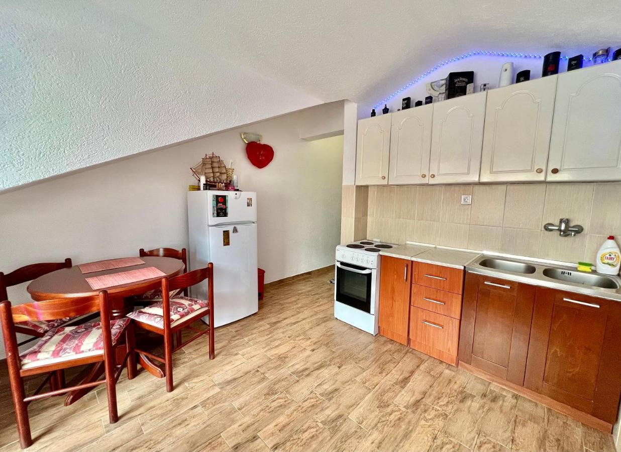 Apartment Mark Apartment *